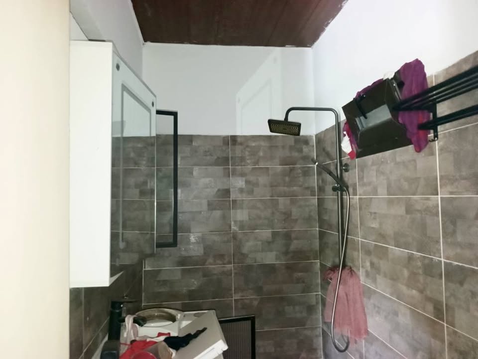 Villa Basse de 4 Pièces avec Piscine 1
