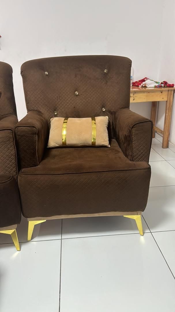 Fauteuil importé 7 places - Confortable et impeccable 1
