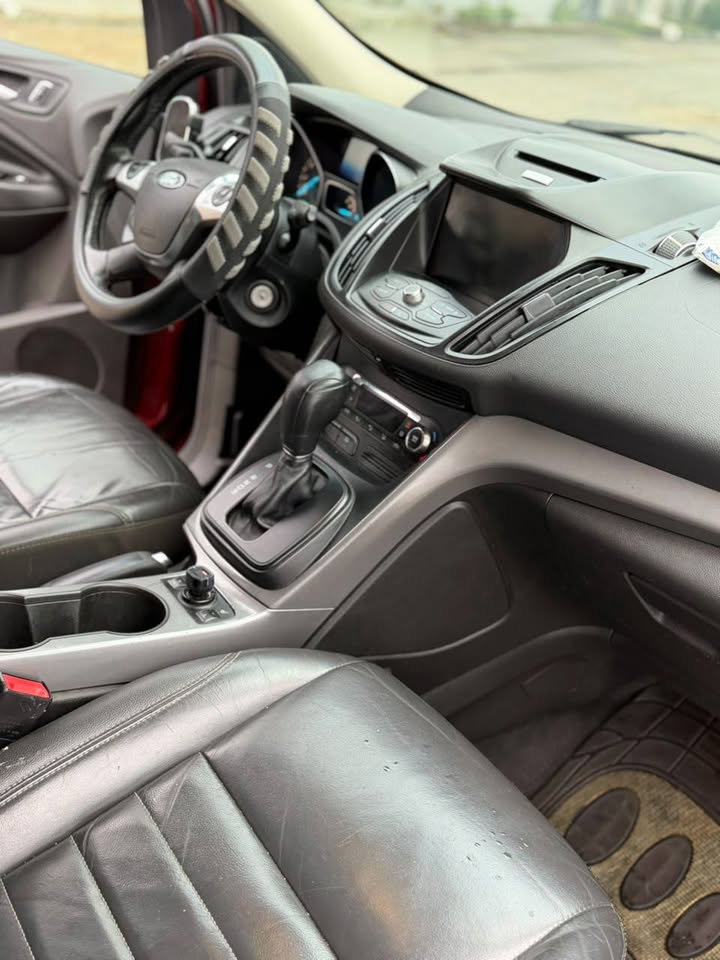 Ford Escape 2015 Essence - Automatique, Climatisé, Très Bon État 1