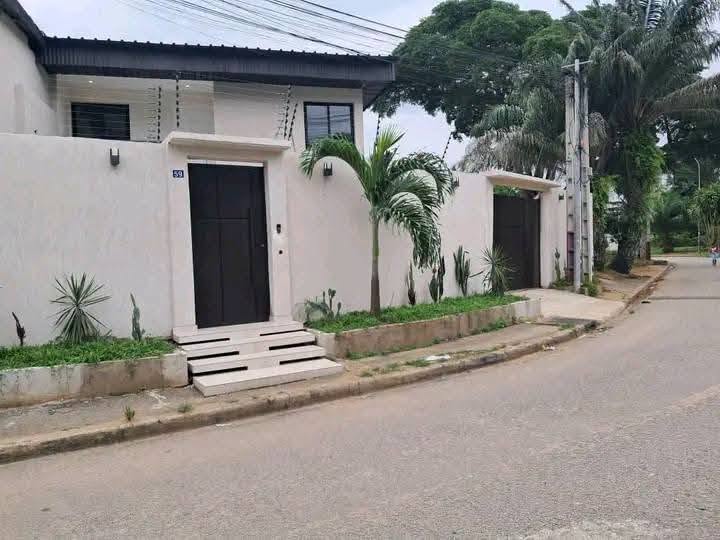 Villa duplex haut standing 5 pièces - Cocody 2 Plateaux Macassi 1