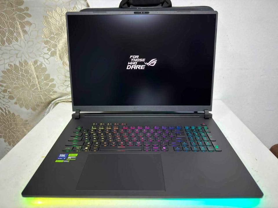 ASUS ROG SCAR 18 (G835L)  1